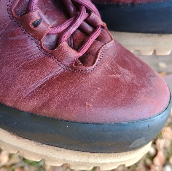 The North Face Men's  Sz 9 Cryos Hiker Boot Made in Italy Burgundy Vibram Sole - Picture 12 of 13